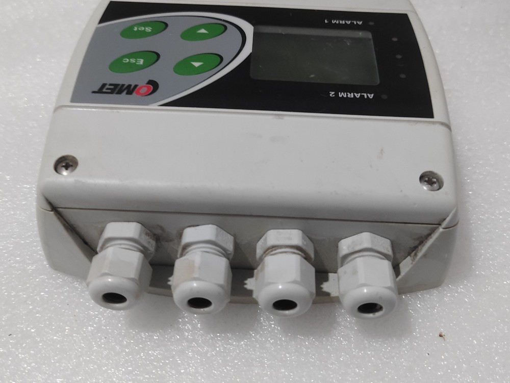 Comet H0430 temperature transmitter and controller