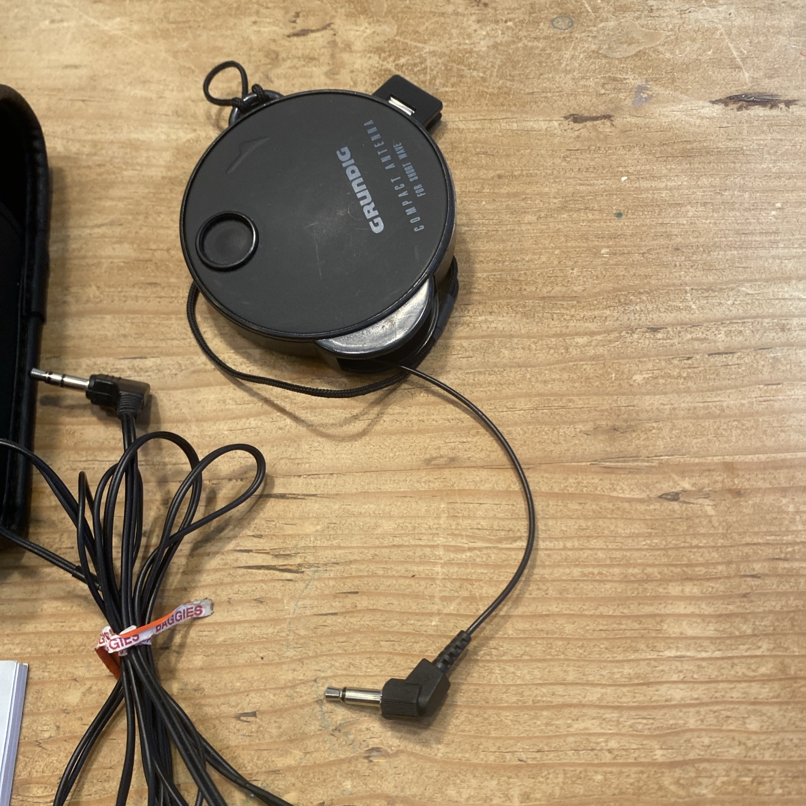 Grundig YB 400 PE World Receiver Radio w Box Case Manual AC Adapter Works