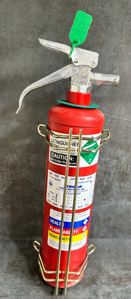 Universal 2.5 LB. Fire Extinguisher Size Spring Bracket, new