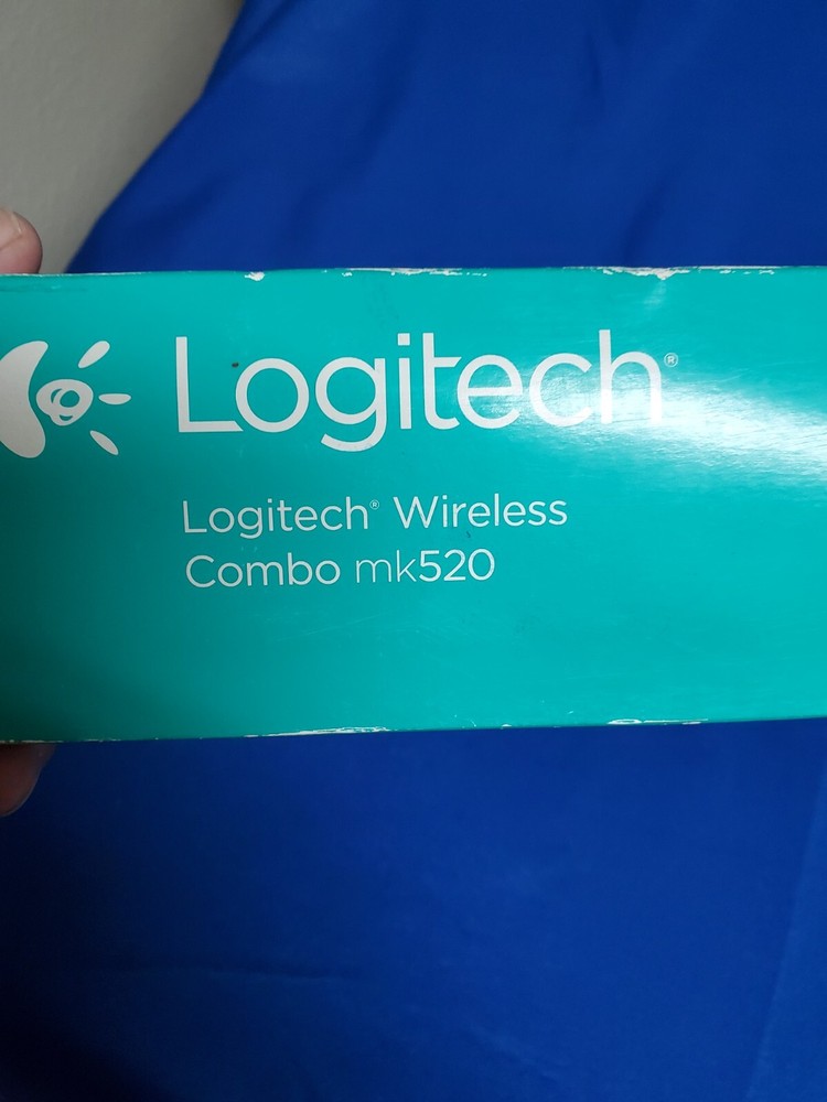 Logitech MK520 Wireless Keyboard and Mouse Bundle