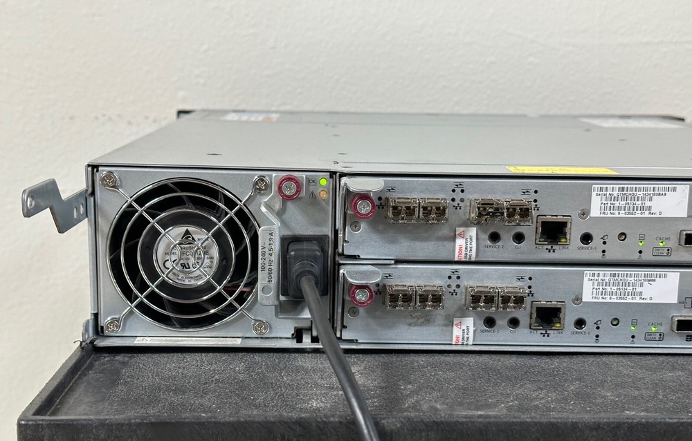 Quantum 24-bay SAS disk array w/ Dual 1-05134-01 Quantum SAS SAN Controller