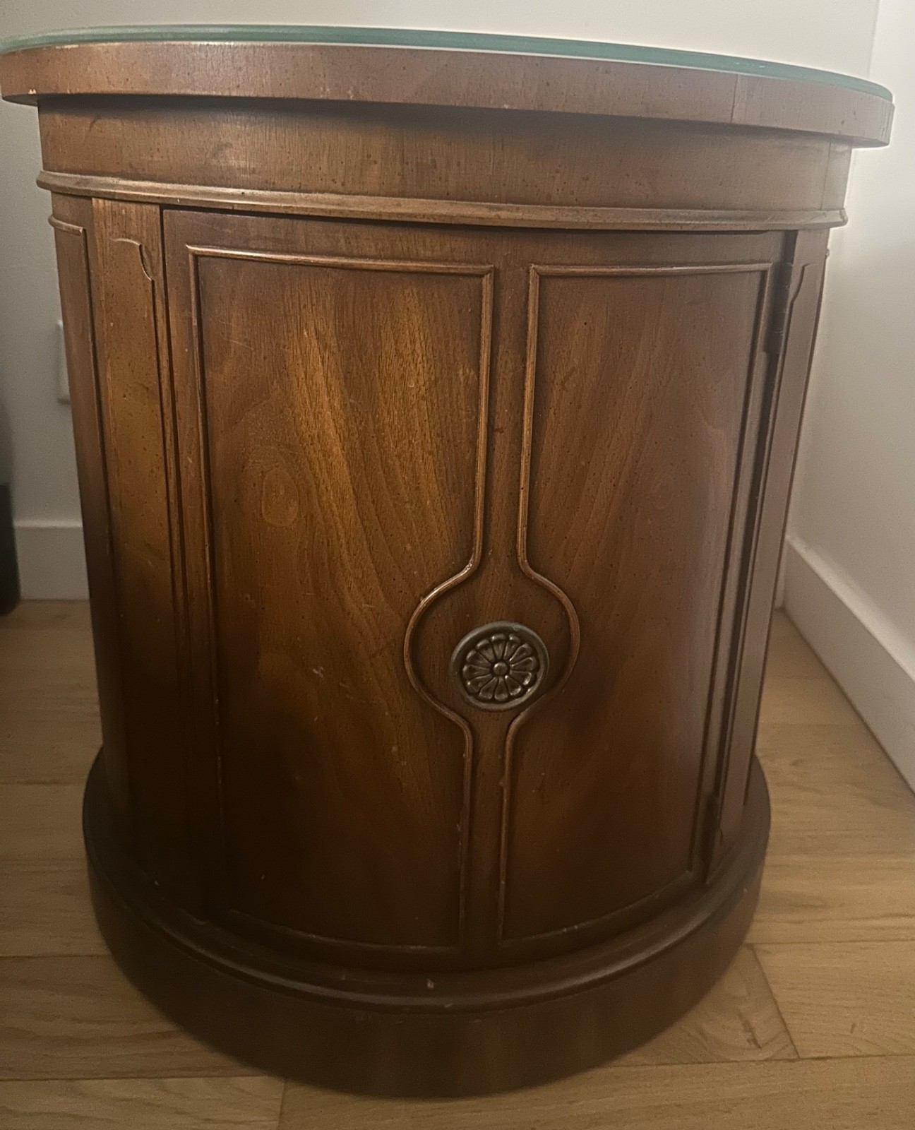 Set of 2 bedside tables. One is painted. Very good condition. (can sell 1 table)