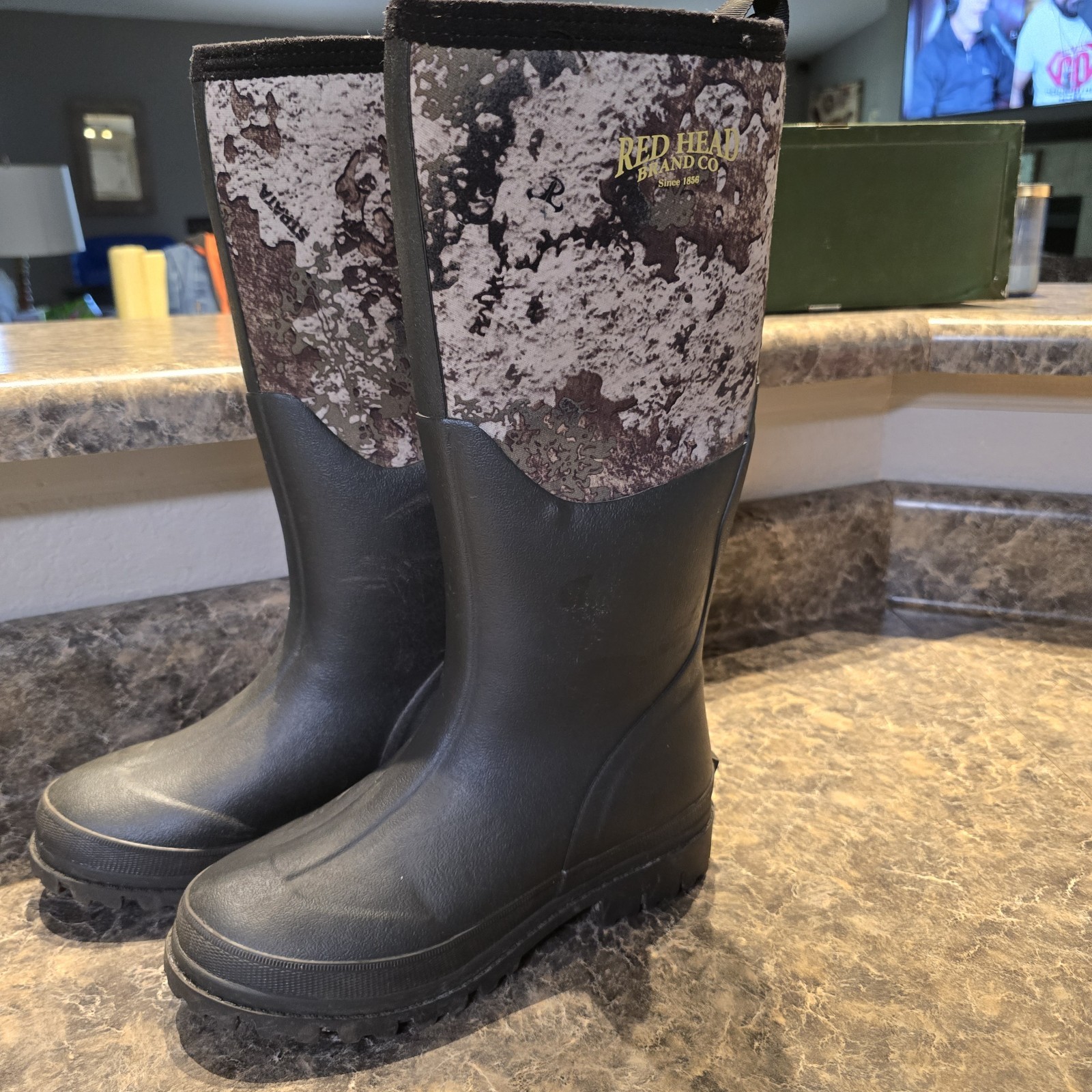 RedHead Camo Utility Waterproof Rubber Boots for Men Size 5 Strata