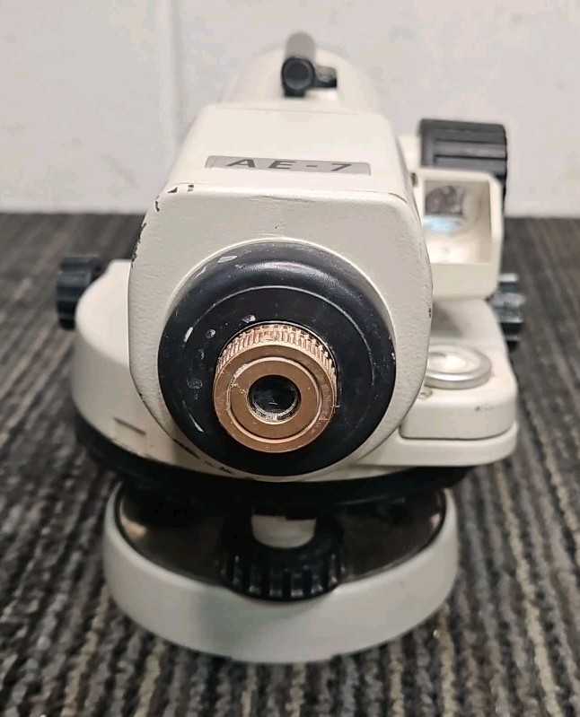 Nikon AE-7 30X Automatic Level with Case