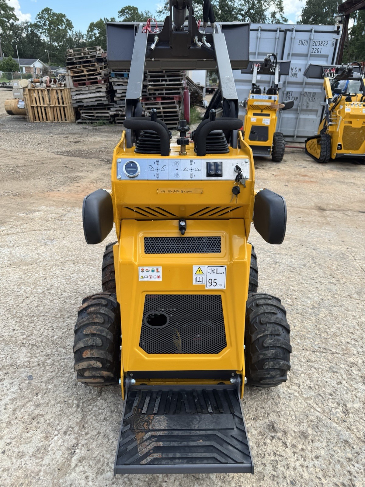 HUAYEE LHY360 wheeled mini skid steer loader with 13.5HP engine