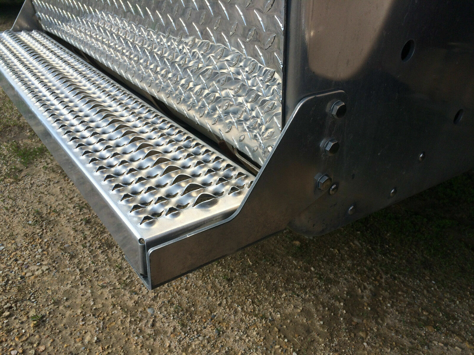 Peterbilt DPF Step Bracket Set