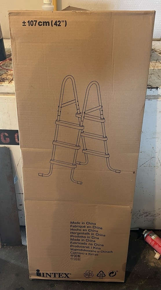 Index 42” Pool Ladder