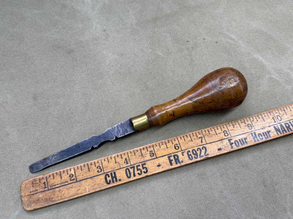 NICE BOXWOOD SCREWDRIVER. 6406