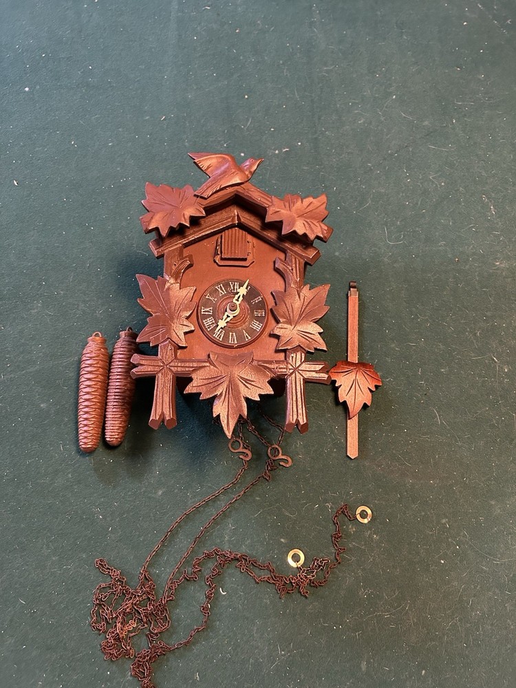 VINTAGE GERMAN CUCKOO CLOCK -RUNS