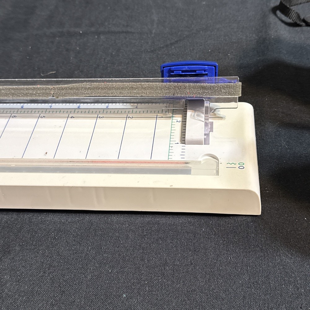 Deckle Kraft PAPER CUTTER With Built-In Light