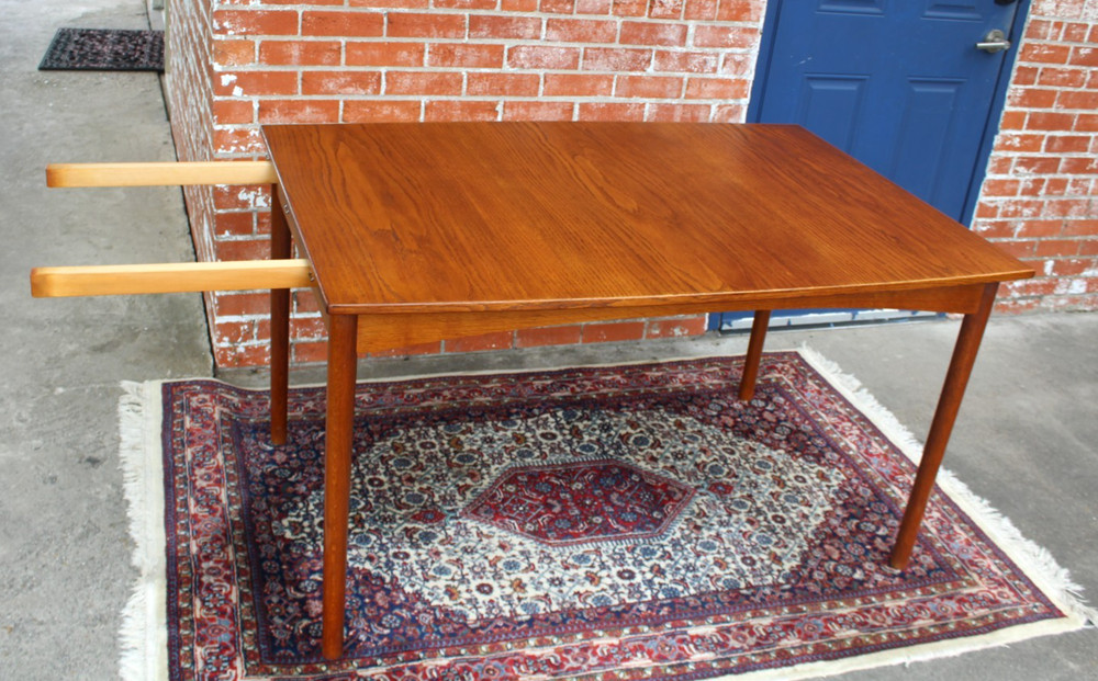 Mid Century Extended Leaf Dining Table