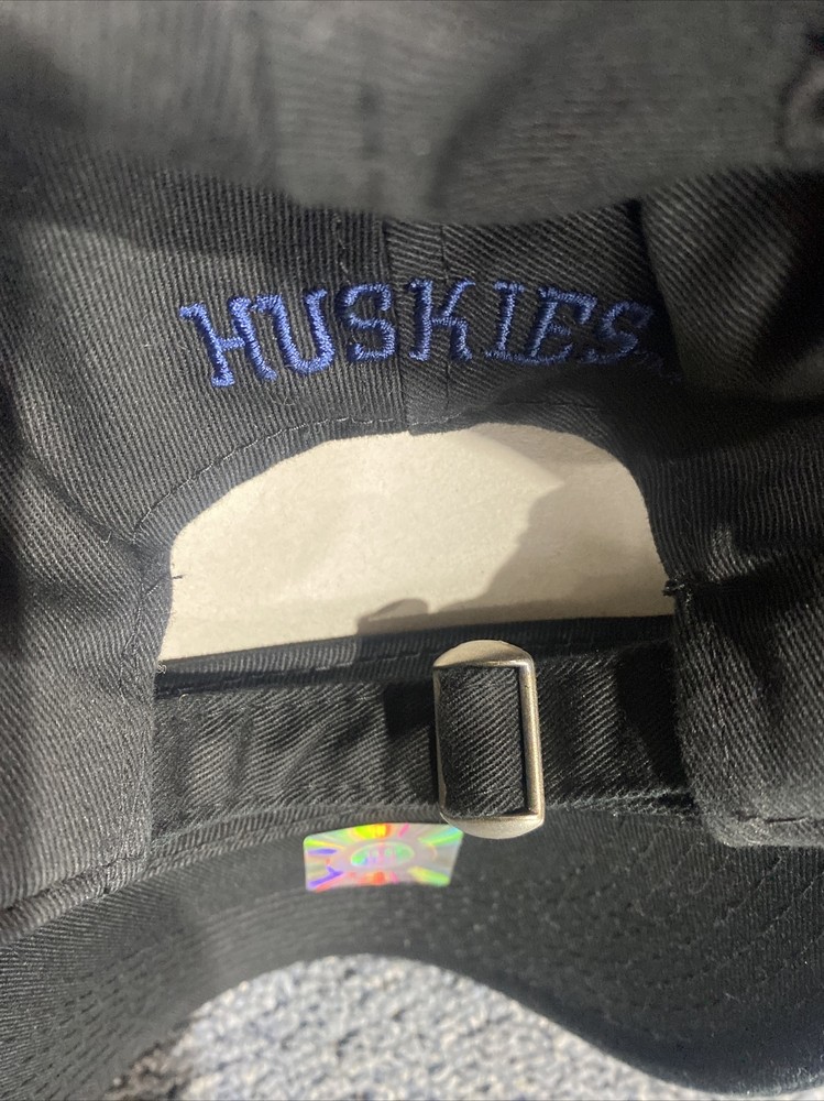 New UConn Huskies ADJUSTABLE HAT NWT BLACK RARE