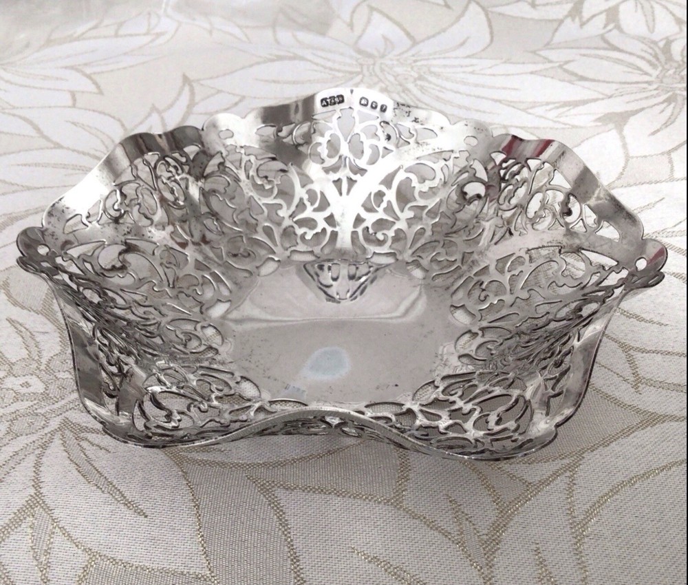 1966 Solid Silver Scalloped Openwork Bowl - Hallmarked A Taite & Sons Ltd. 88g.