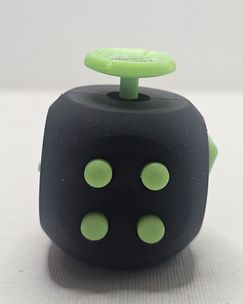 4 FIDGET CUBE GLOWS IN THE DARK