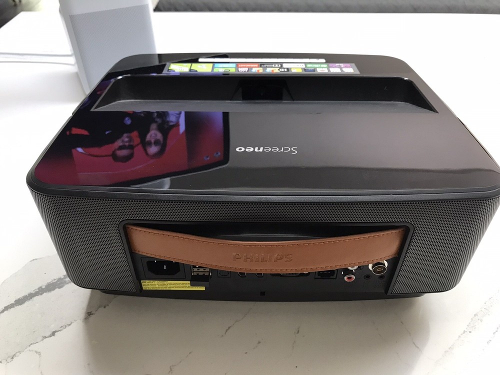 Philips Screeneo HDP1690 UST Projector
