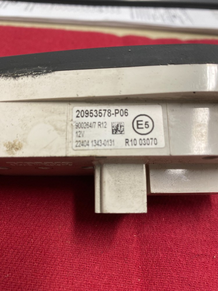 VOLVO HEADLIGHT CONTROL SWITCH, 20953578-P06 OEM USED