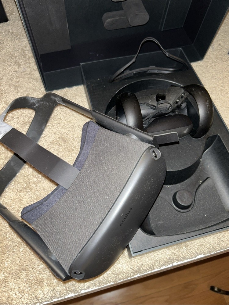 Oculus Quest 1 Virtual Reality Headset