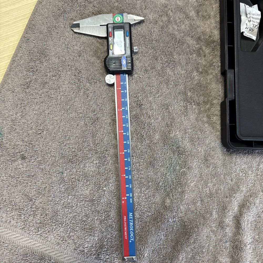 Metrology Pro-Instrument digital caliper