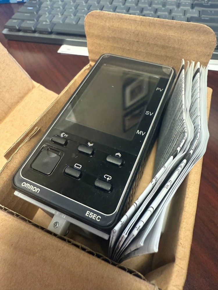 OMRON - E5EC-QR4D5M-000 CONTROL TEMP/PROC 24V PANEL MT