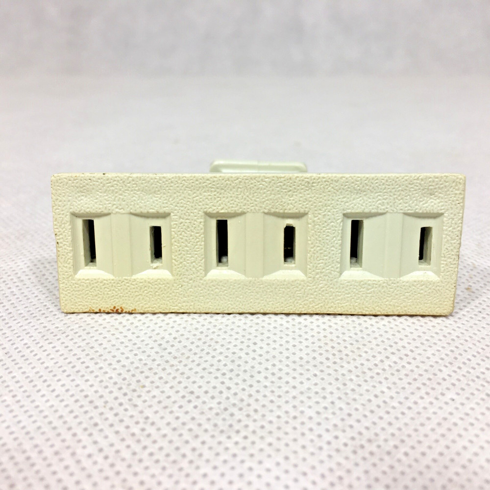 3-Outlet Wall Hugger Adapter Plug E124416 125V 15A