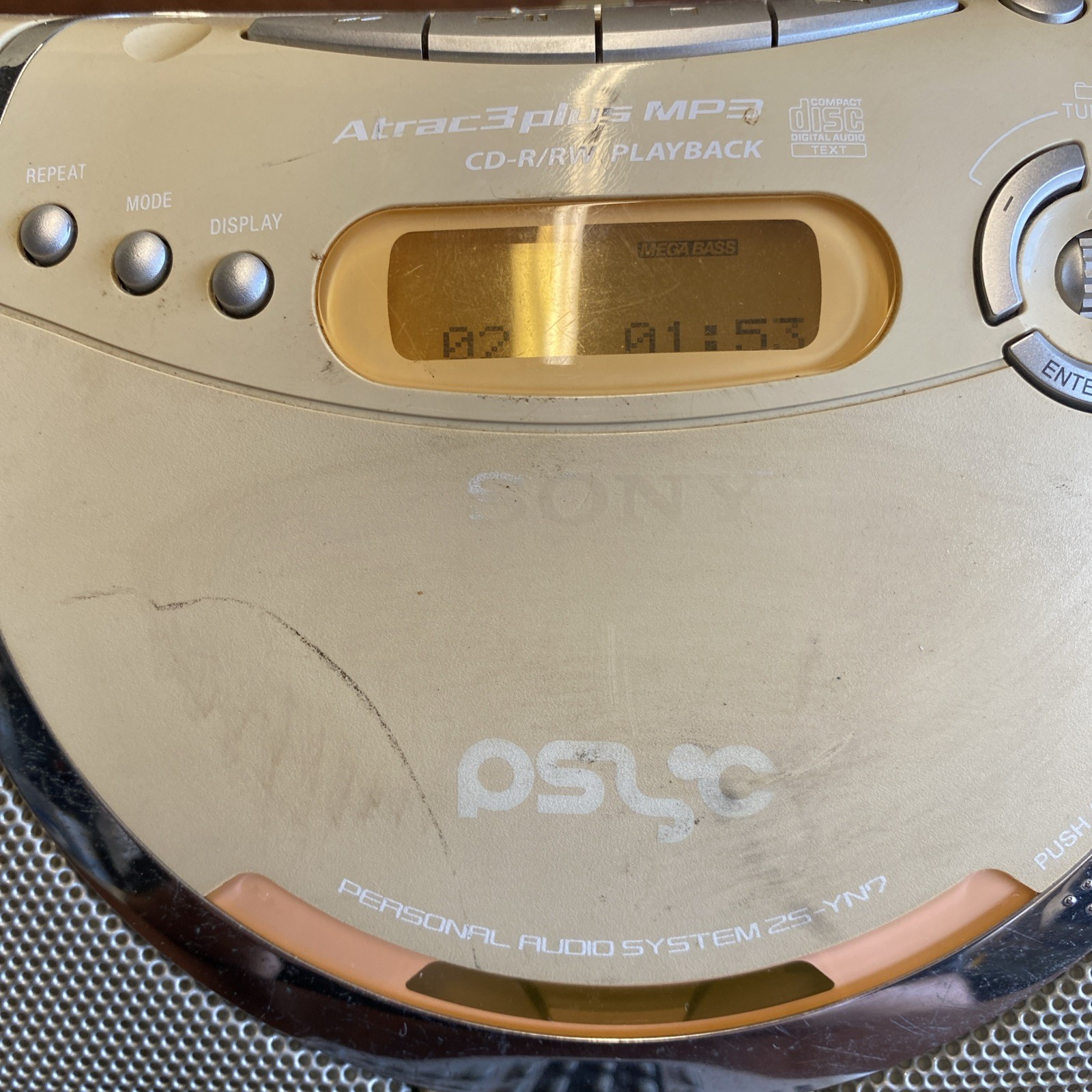 Sony ZS-YN7 Portable Boombox CD/R-RW AM/FM RADIO MegaBass W Remote No Batt Cover