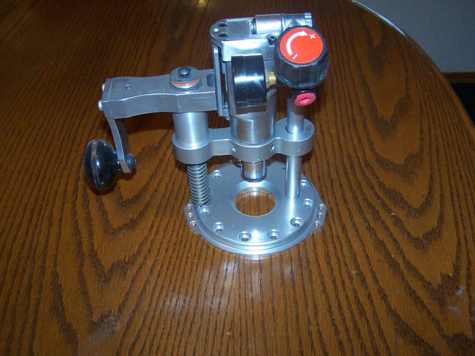 Power Draw Bar for Bridgeport & Import mills comes with a air pressure regulator