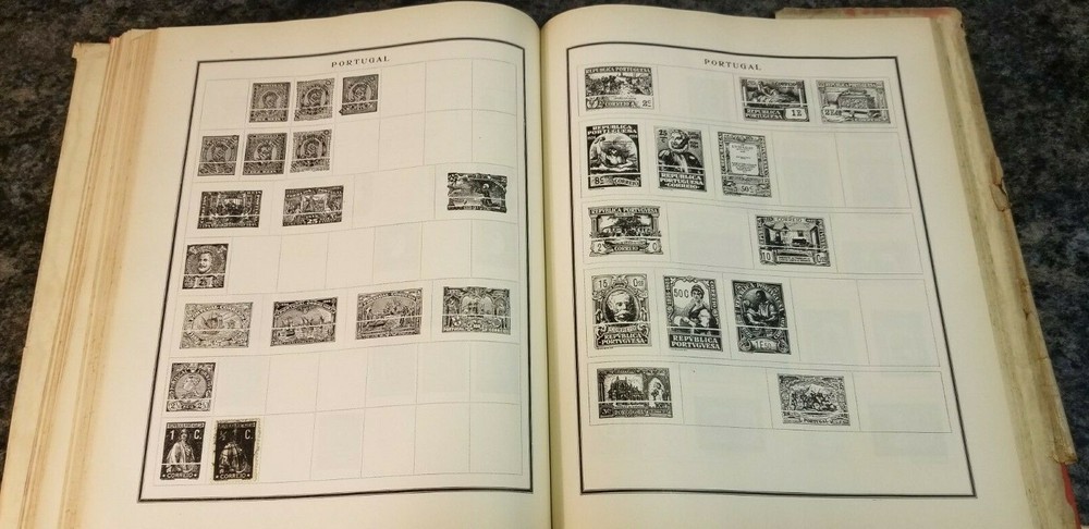 1935 Scott The Modern Postage Stamp Album w/Various Stamps (885)