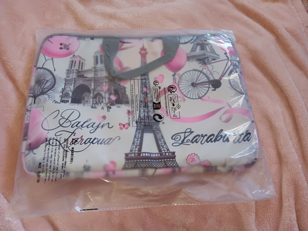 New laptop's case Eiffeil Towel