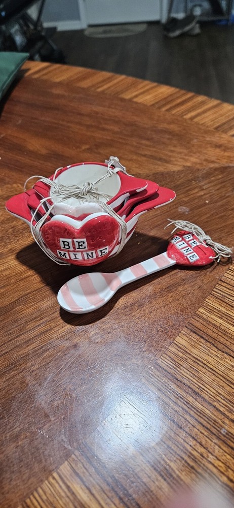 Mud Pie Valentines New Stackable (3) Measuring Cups Plus Bonus Spoon! Ceramic