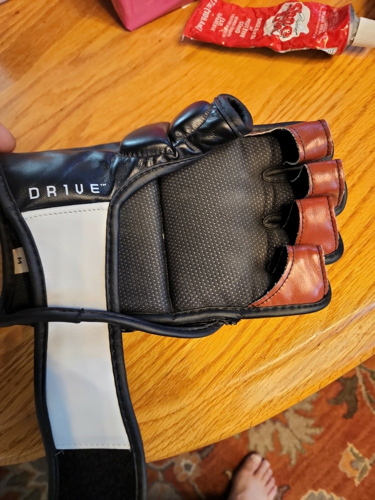 CENTURY Drive Men's Training Glove Size Medium