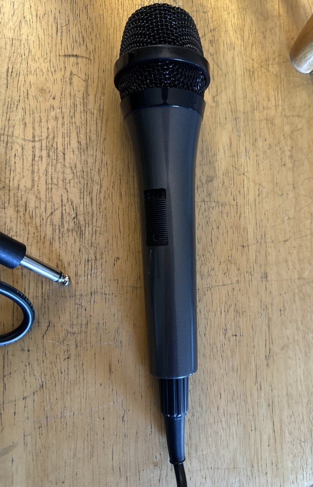 Singing Machine Wired Unidirectional Dynamic Karaoke Microphone - Black - SMM205