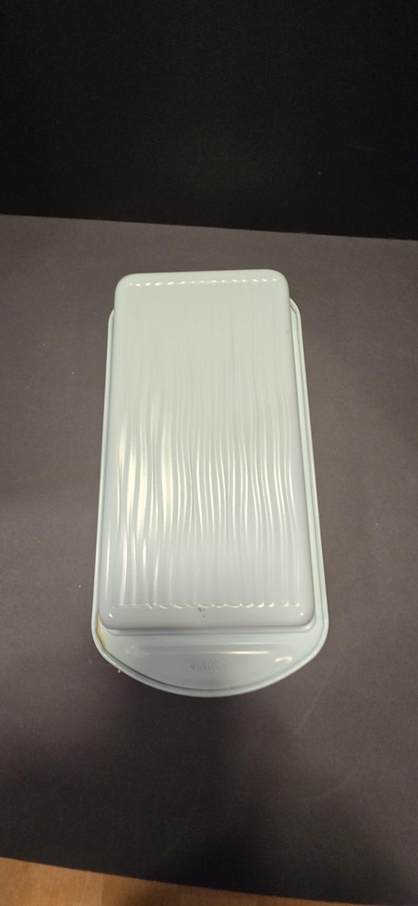 Wilton White Nonstick Steel Loaf Pan Rectangular Textured Bottom Bread Bakeware