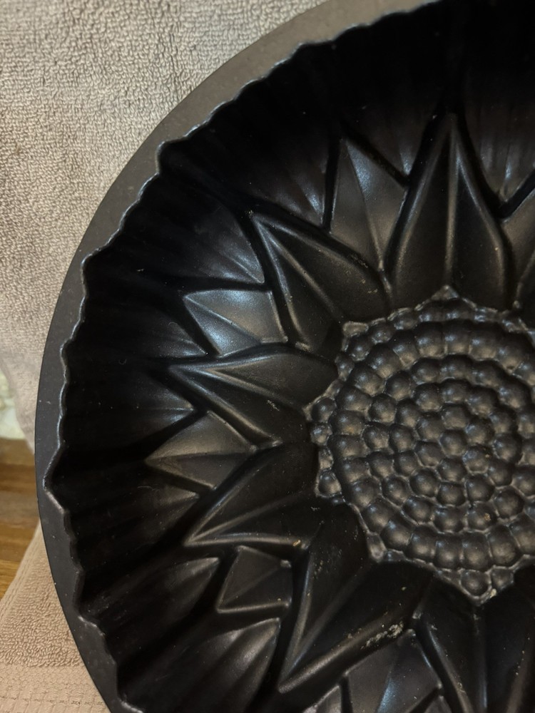 Nordic Ware Sunflower Cast Iron Cake Pan
