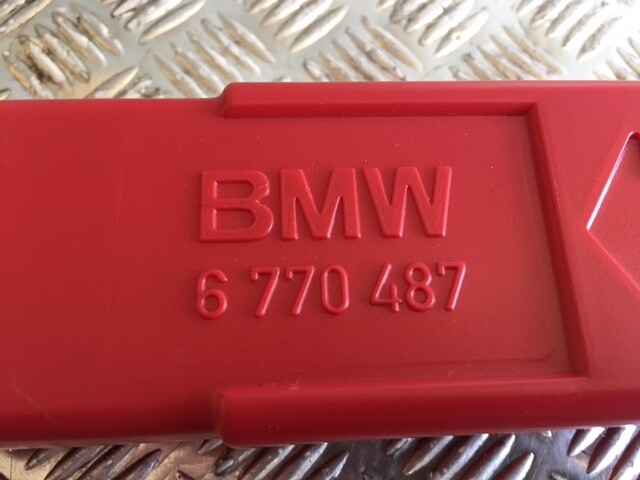 BMW Z4 E89 E90 E91 SAFETY WARNING TRIANGLE & CONTAINER EMERGENCY HAZARD TRIAN...
