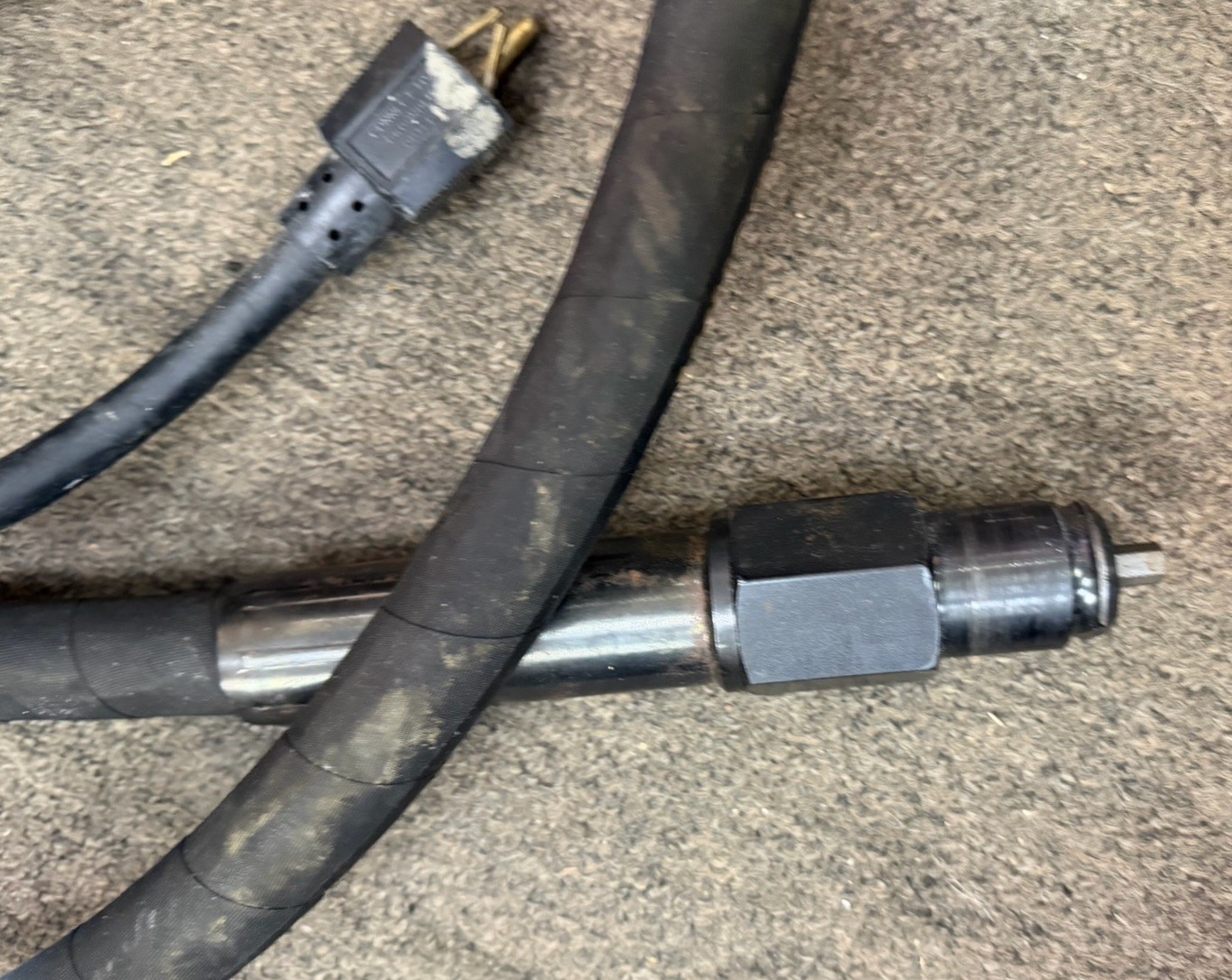 WYCO 995 (W995G1T-100-10) Electric Concrete Vibrator w/ 10 ft L Shaft (488H56)