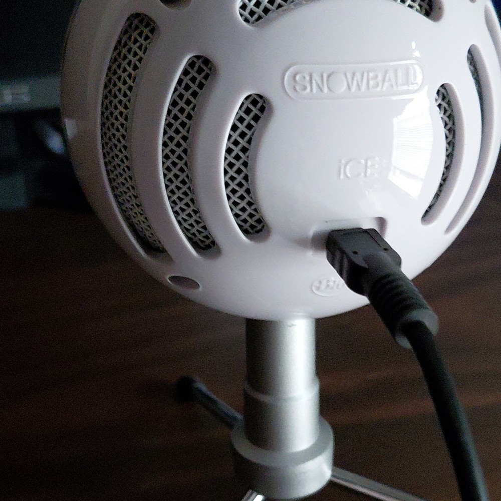Blue Snowball iCE USB Desktop Microphone White Adjustable Stand