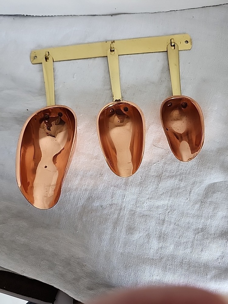 Vintage  Copper & Brass Measuring Scoops @ HOOK; MARKED"BOOT/KOREA"4 PC