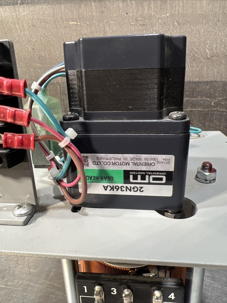 Nos Surplus Staco industrial variable motorized transformer model 30m1010b