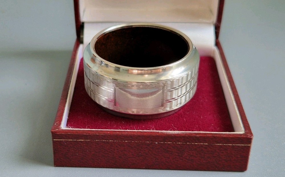 Vintage Sterling Silver Napkin Serviette RING with plastic bakelite insert