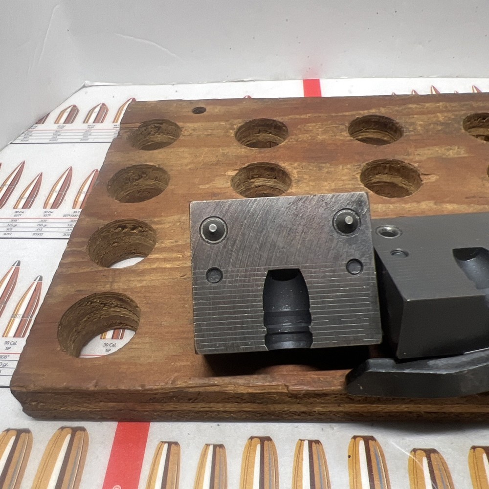 MAGMA ENGINEERING BULLET MOLD , 45 -70 /300/RNFP