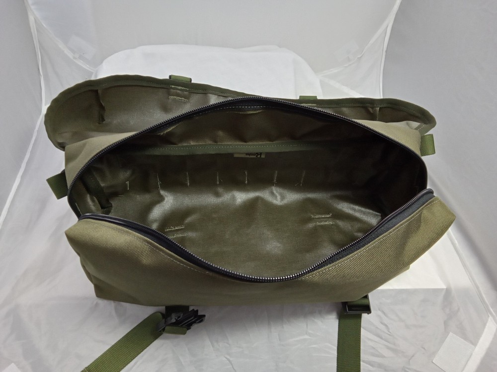Back bag OLIVE, clip and zip closure, molle and strap on attachment