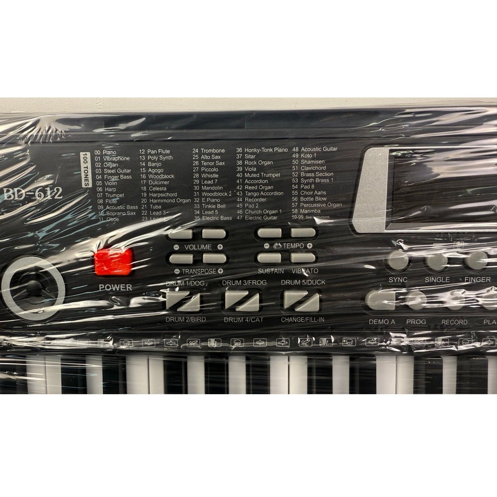 New in Box 61 Key Portable electronic Keyboard with Mic