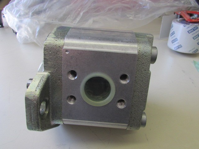 hydraulic pump MODEL#AZPG22-32