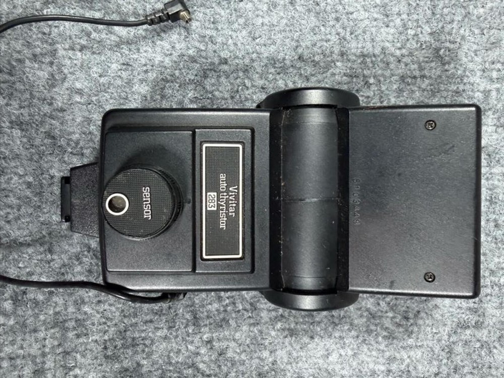Vivitar Auto Thyristor 283 Camera Flash