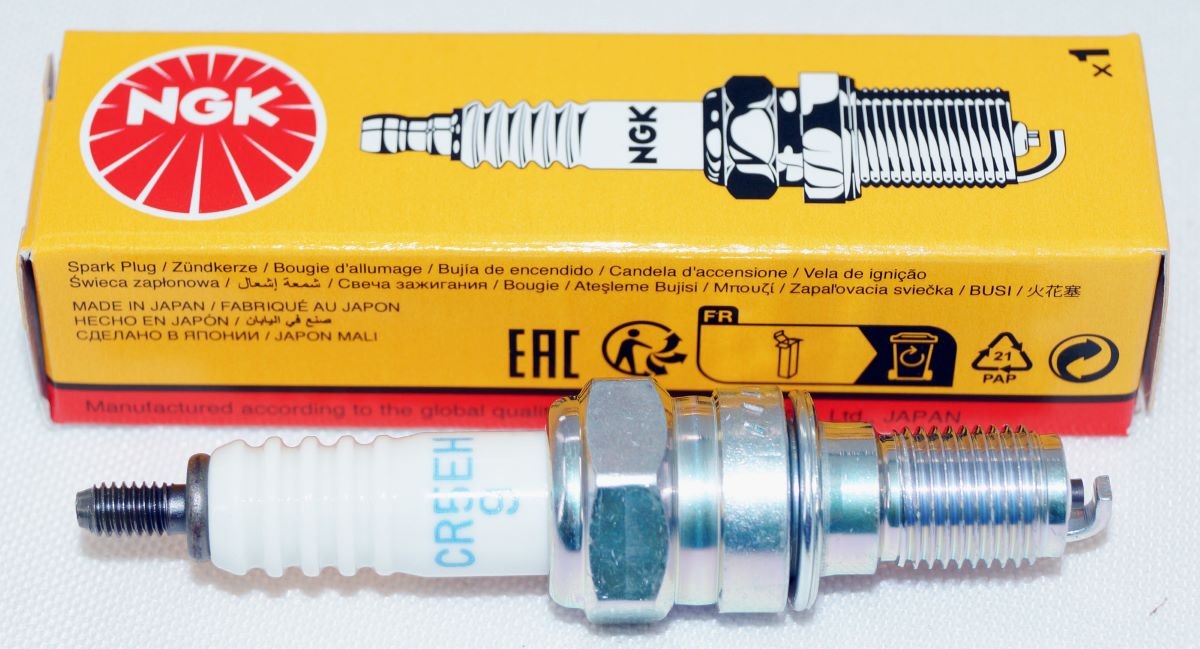 Set of 4 Genuine NGK 6689 CR5EH-9 Nickel Spark Plugs