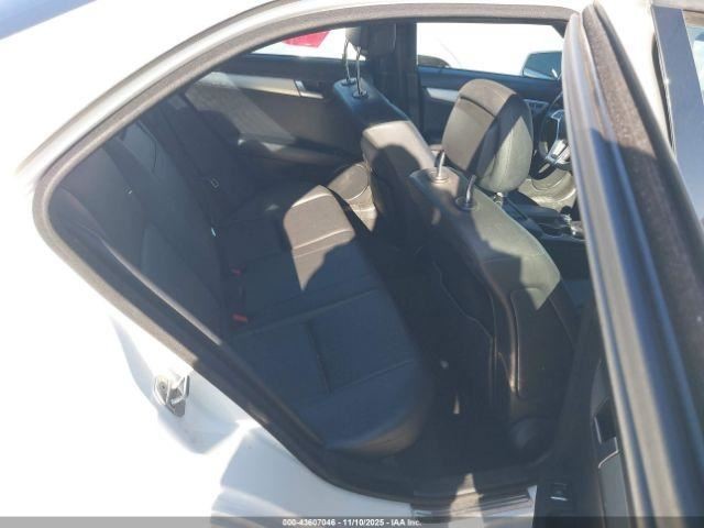 C220 2013 Glove Box 4964459