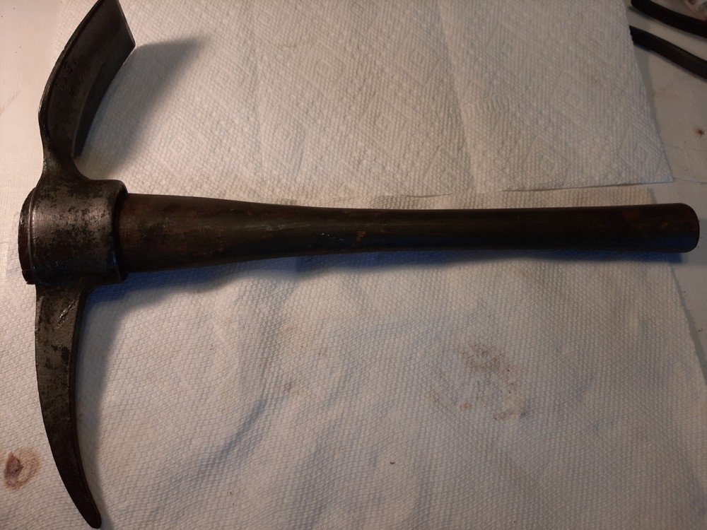 DIAMOND CALK US WW2 pickaxe and ORIGINAL handle 1945 DISPLAY READY!