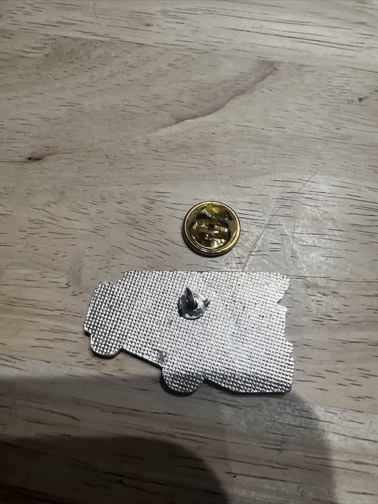 FIRE ENGINE FIREFIGHTER RESCUE TRUCK PIN