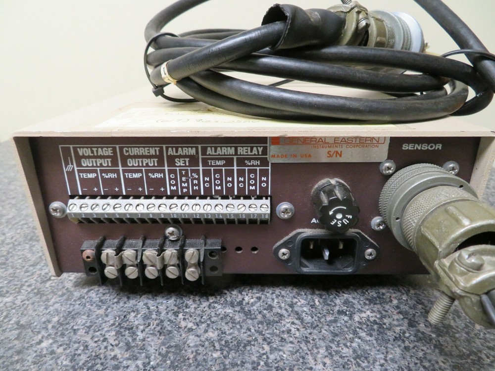 General Eastern System 400E with Relative Humidty Sensor - Hygrometer NU70