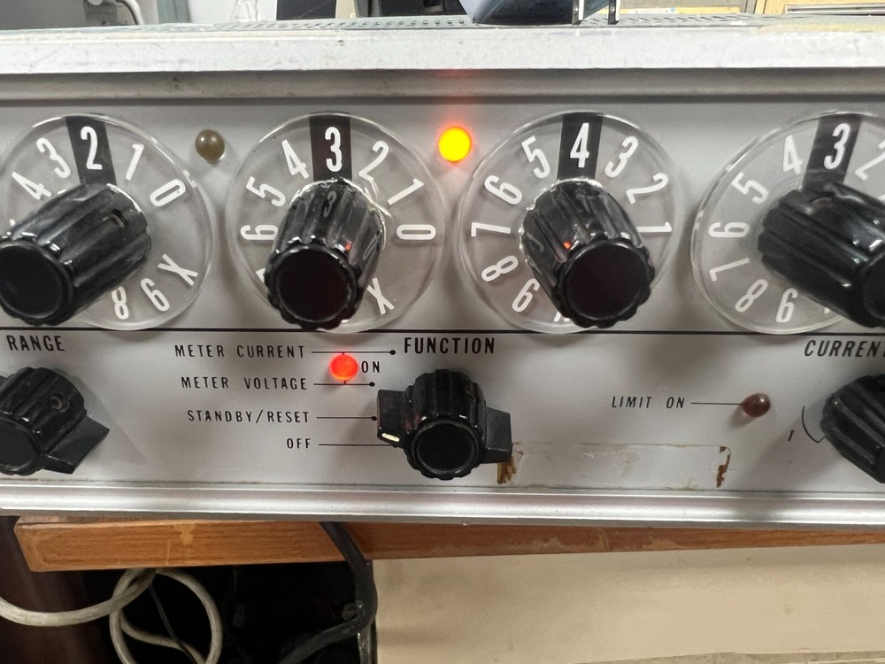 👀 FLUKE 341A DC VOLTAGE CALIBRATOR